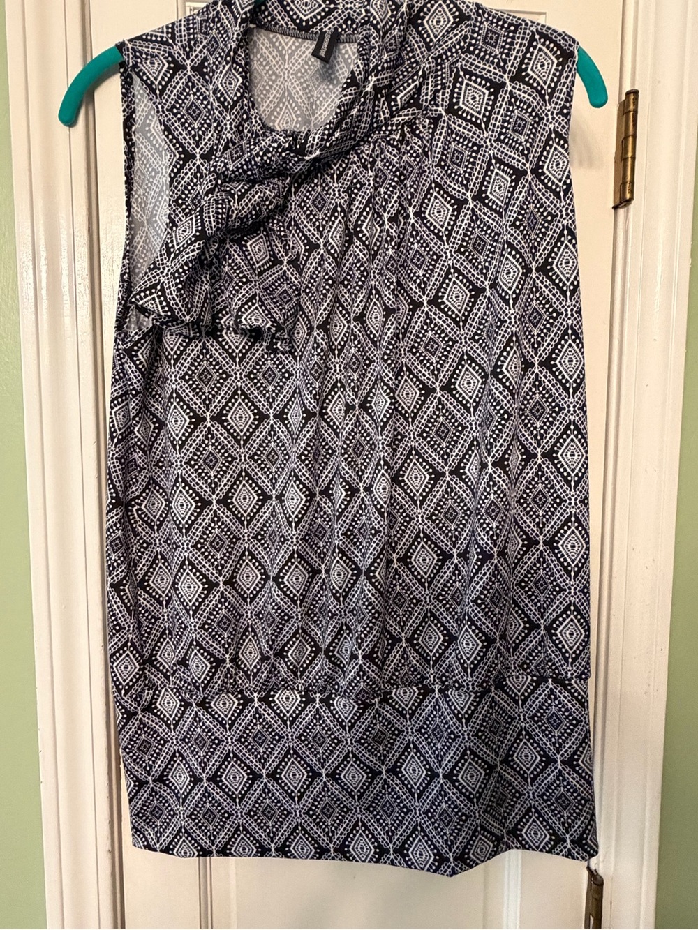Sleeveless Geometric Tie-Neck Blouse - Black & White